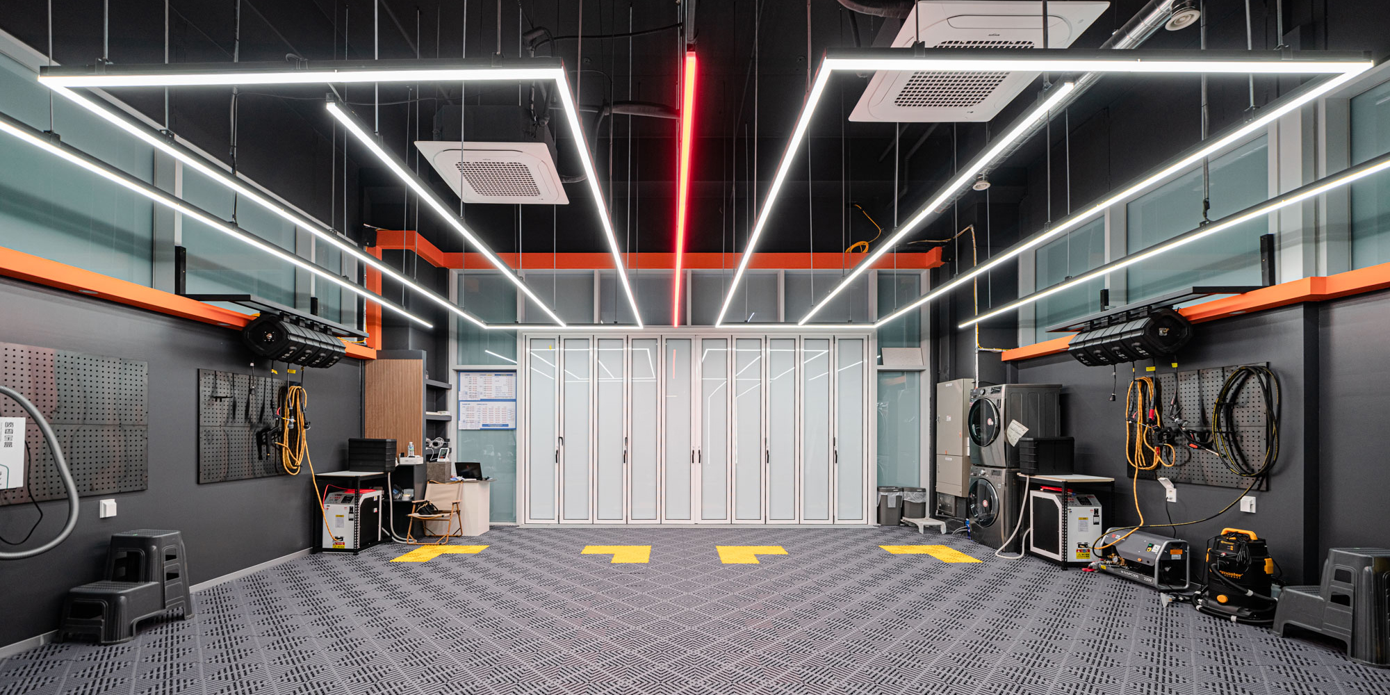 [매장] 광택있는 차량의 완성, 디테일링샵 인테리어