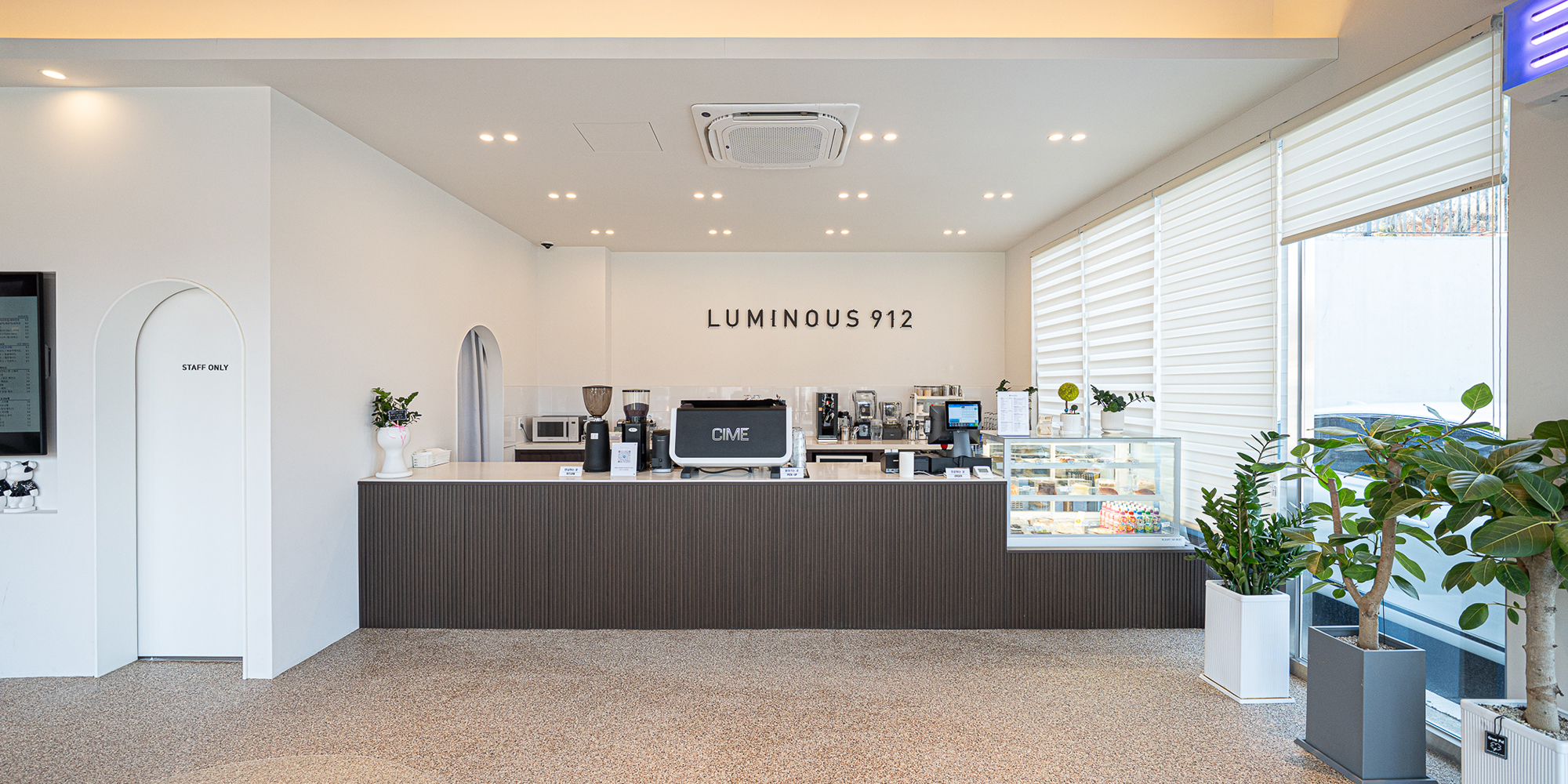 [카페] 포근하고 산뜻한 느낌을 주는 카페 인테리어